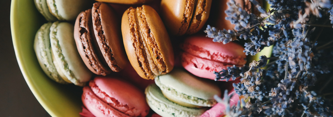 secrets of preparing macarons in Paris